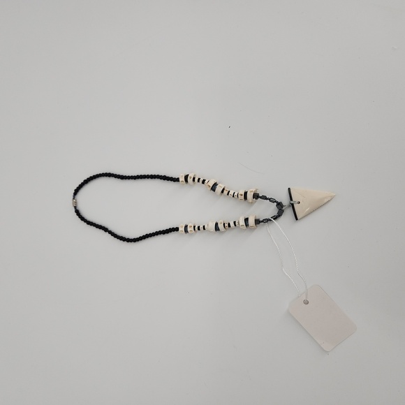 BLACK Glass White Puka Shells Necklace Triangle Pendant 9 1/2" - Picture 1 of 5